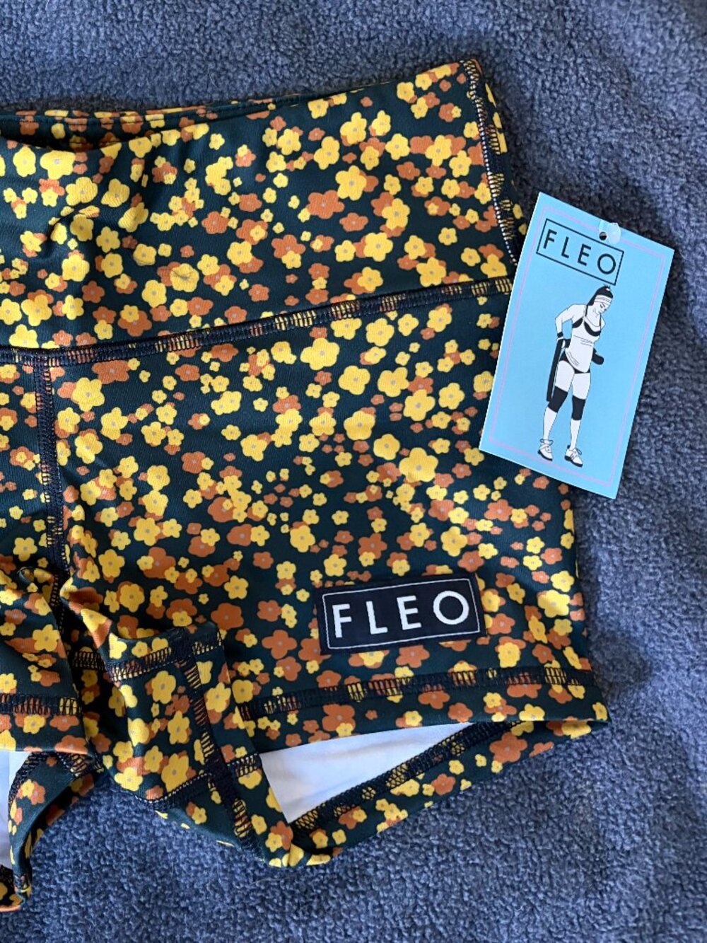 FLEO NWT Floral Print Shorts Small Mid Rise Fitted Athleisure Gym